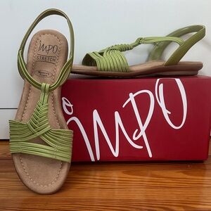 Impo kiwi stretch flat sandals, light olive sandal, memory foam flats size 9 NWT